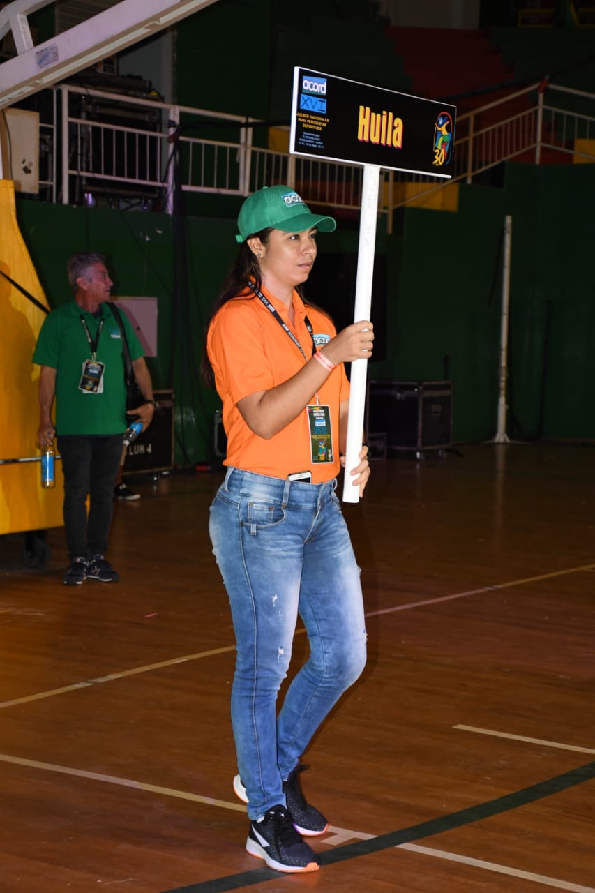 La periodista huilense Ángela Ramírez con dos medallas de Oro y una de Plata fue la Mujer Dorada de los Juegos, además la abanderada del Huila.